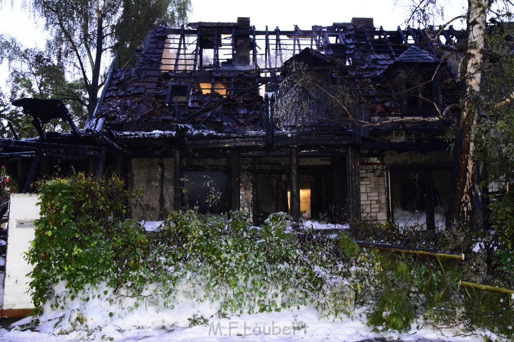 Grossfeuer Einfamilienhaus Siegburg Muehlengrabenstr P0743.JPG - Miklos Laubert